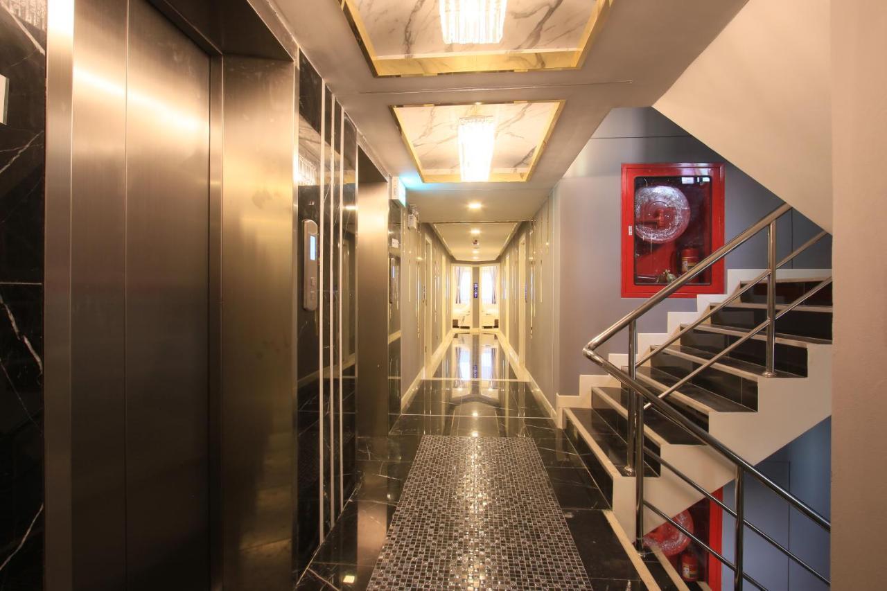 Pratunam Atrium Hotel Banguecoque Exterior foto