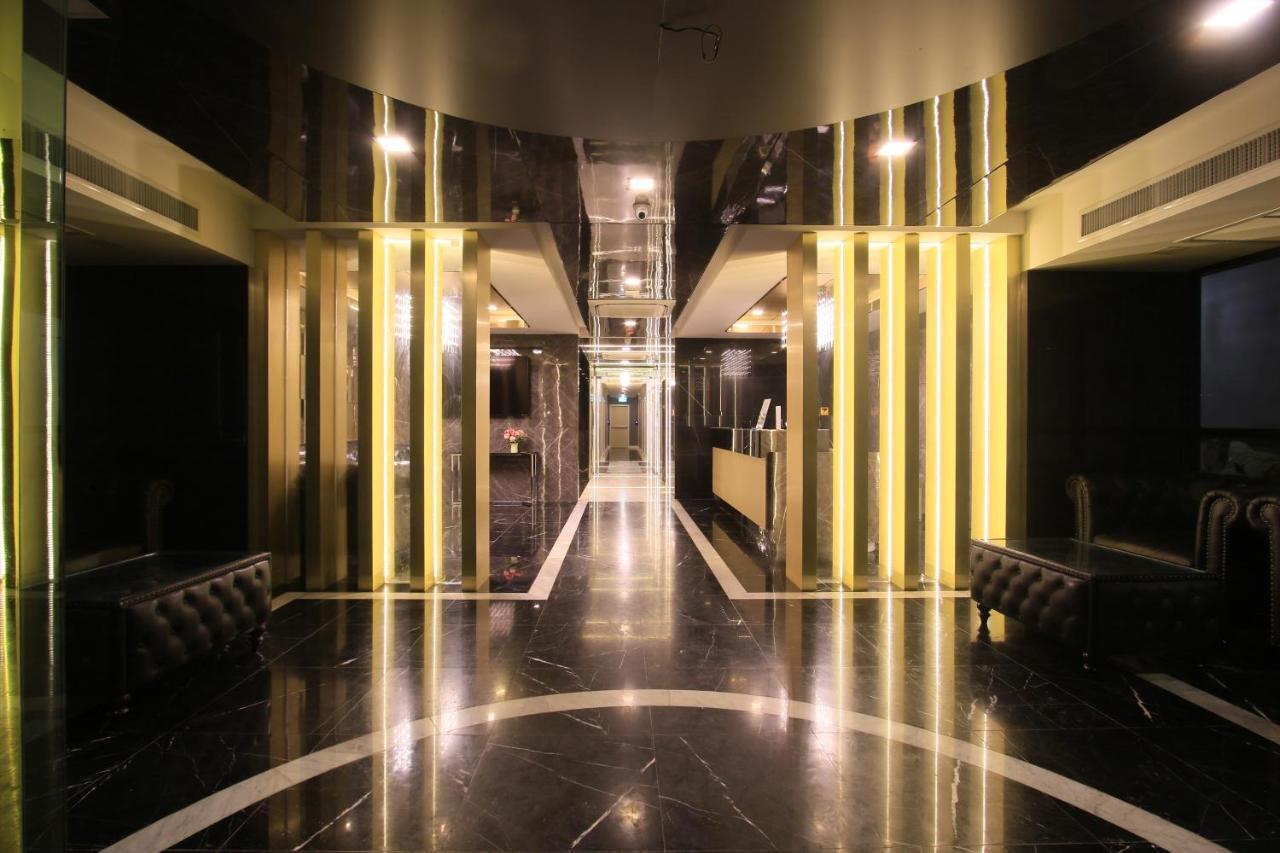 Pratunam Atrium Hotel Banguecoque Exterior foto